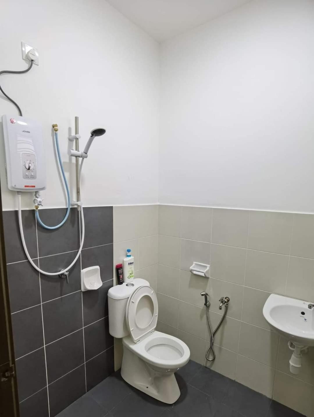 Infinity Homestay Bandar Cemerlang Ulu Tiram Exterior photo