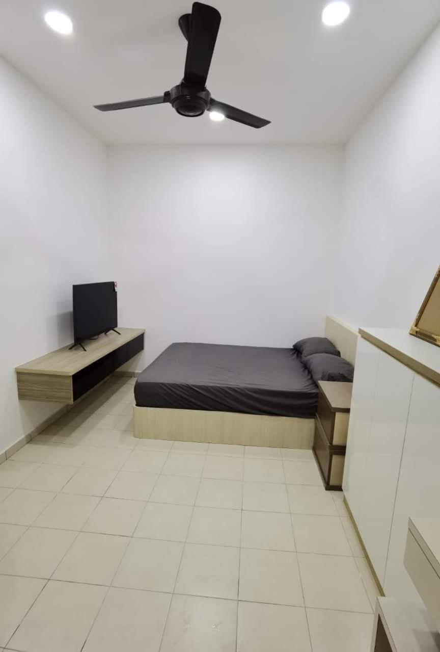 Infinity Homestay Bandar Cemerlang Ulu Tiram Exterior photo